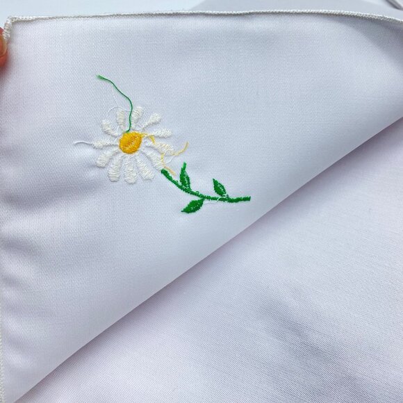Set Of 7 White Cloth Napkins With Daisy Embroidery Square Linen Dining Decor - Picture 5 of 8